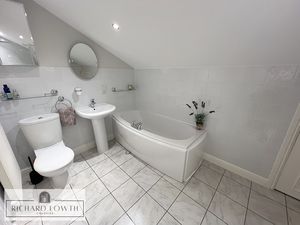 Ensuite Bath/Shower/WC- click for photo gallery